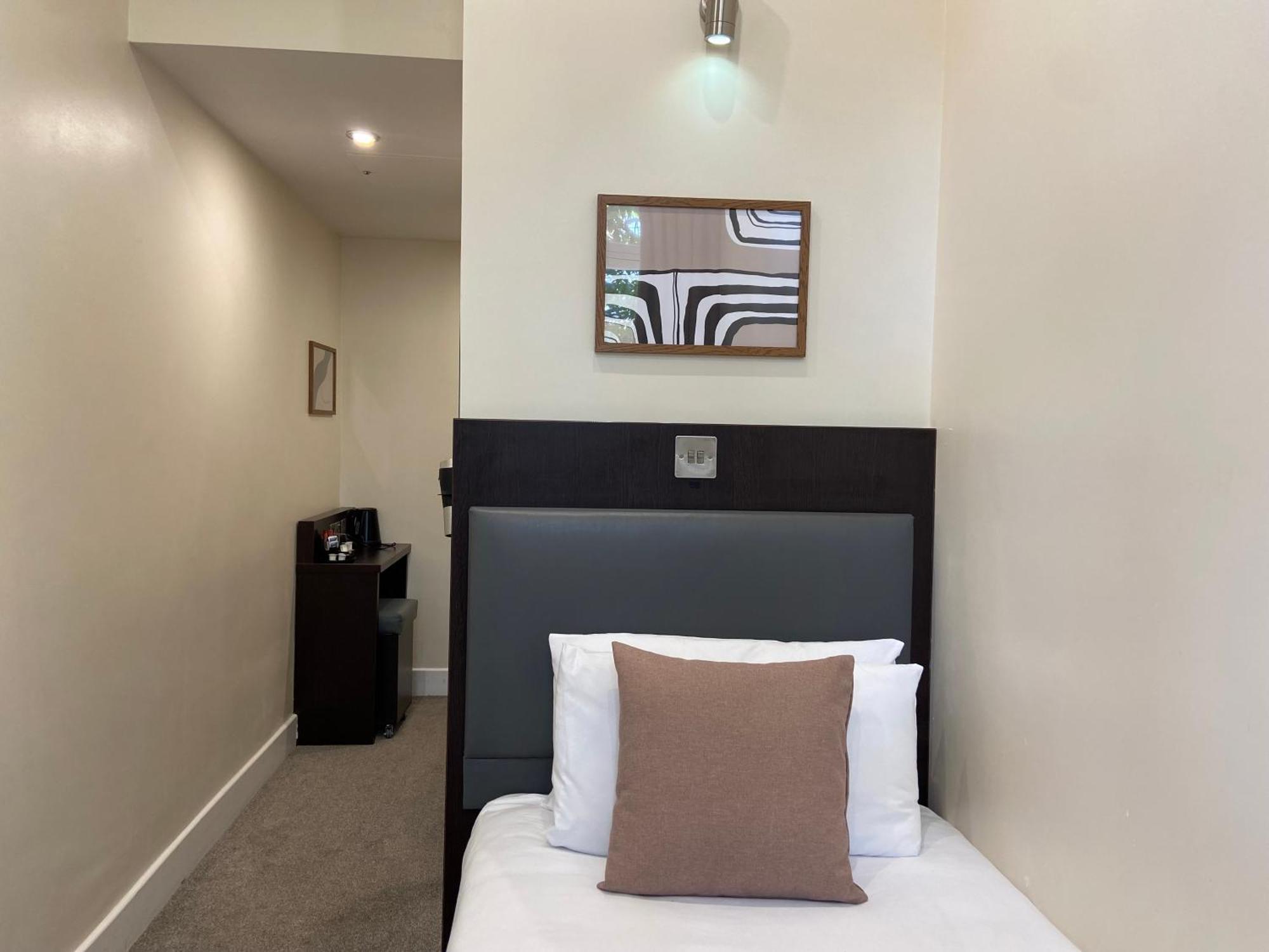 Trebovir Hotel Londra Oda fotoğraf